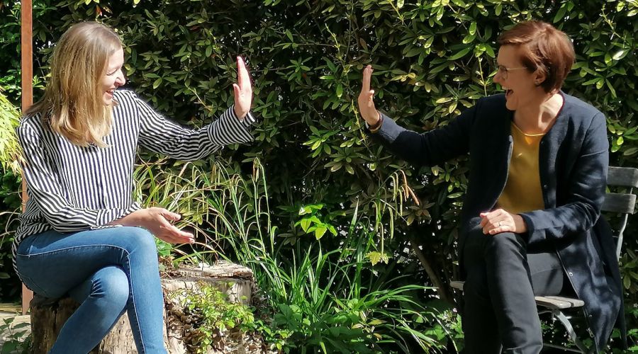 Abklatsch auf Distanz im OK-Präsidium des Stadtfestes Luzern: Nicole Reisinger (links) übernimmt von Corinne Imbach.